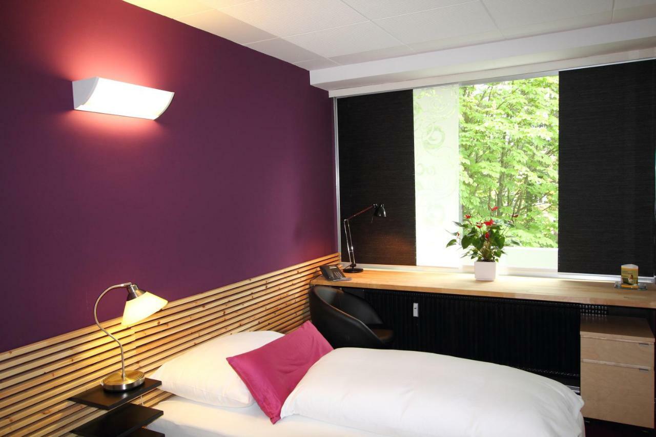 College Garden Hotel Bad Voeslau Exterior photo
